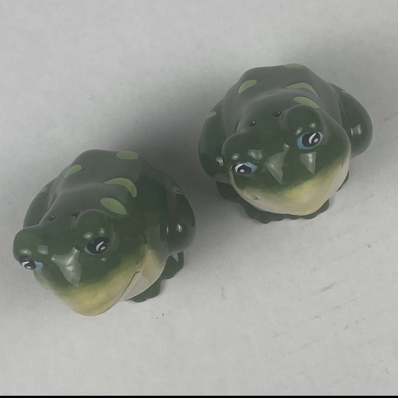 ‎ 🌺 3/$25 🌺 2000’s Ceramic Salt & Pepper Shakers | Green Polka Dot | NEW in box - Picture 7 of 10